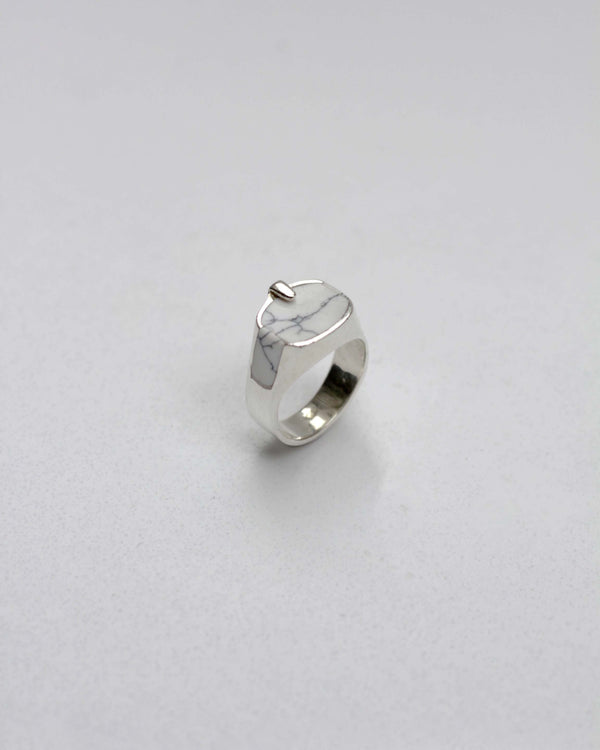 SIGNET RING