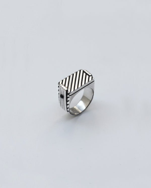 LINEAGE RING